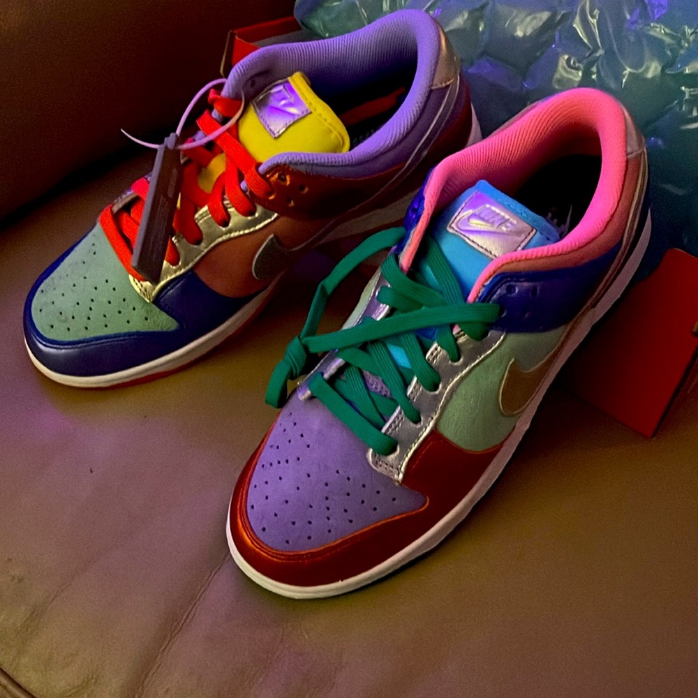 Nike Women's Low Dunks Brand new 
Sunset Pulse For fans and collectors!